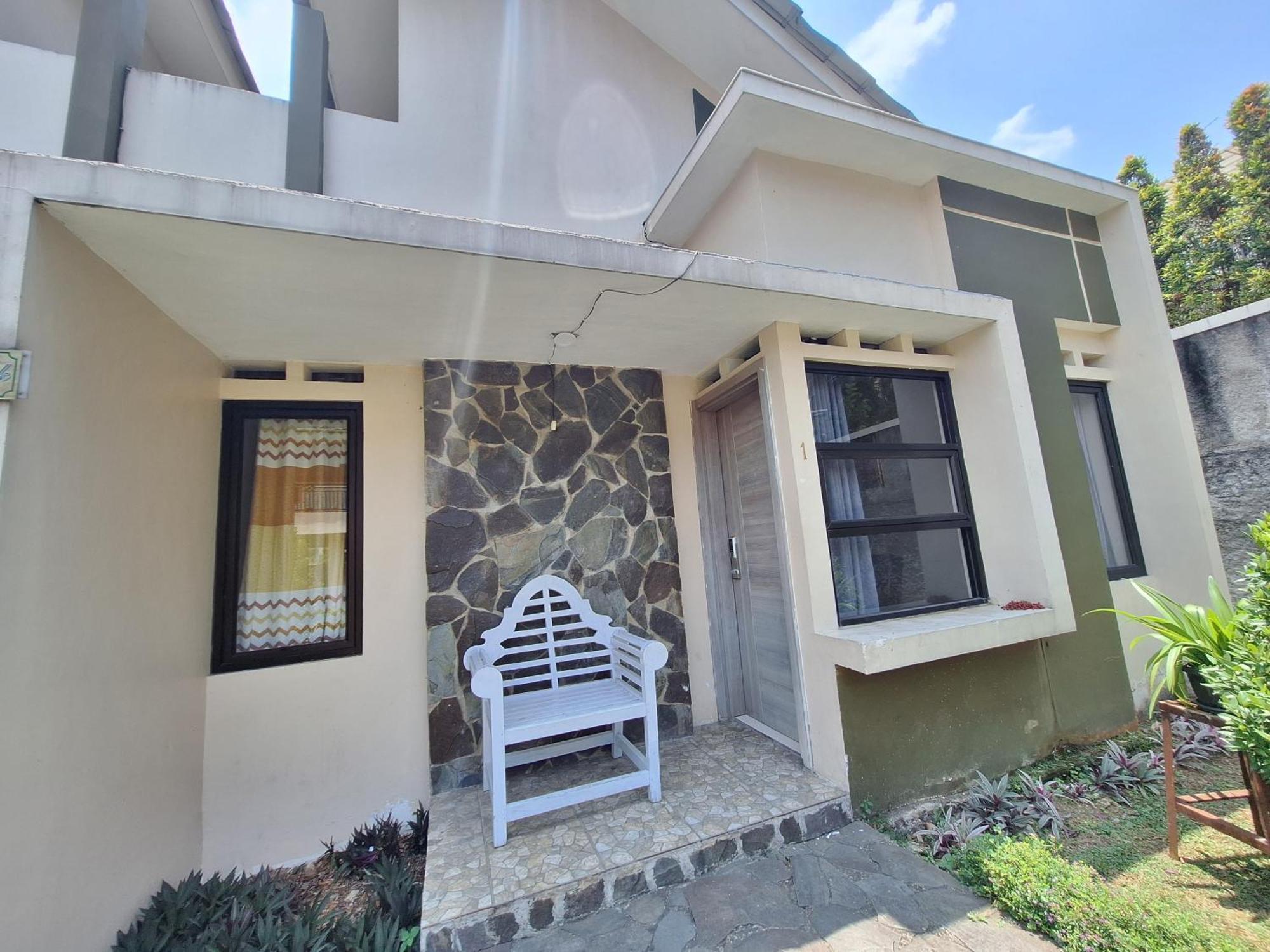 Urbanview Hotel Inkoppabri Cisarua Puncak ภายนอก รูปภาพ