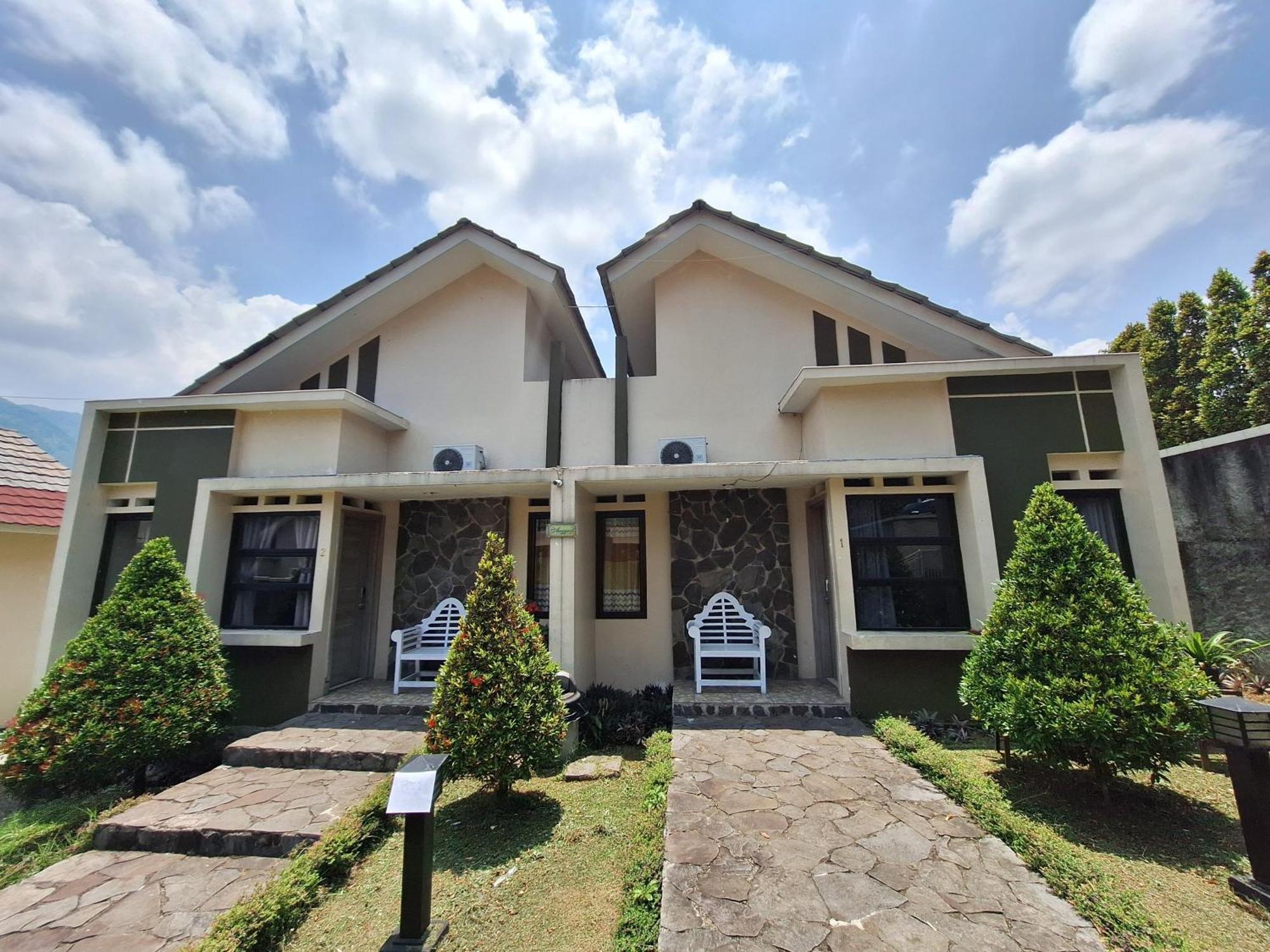 Urbanview Hotel Inkoppabri Cisarua Puncak ภายนอก รูปภาพ