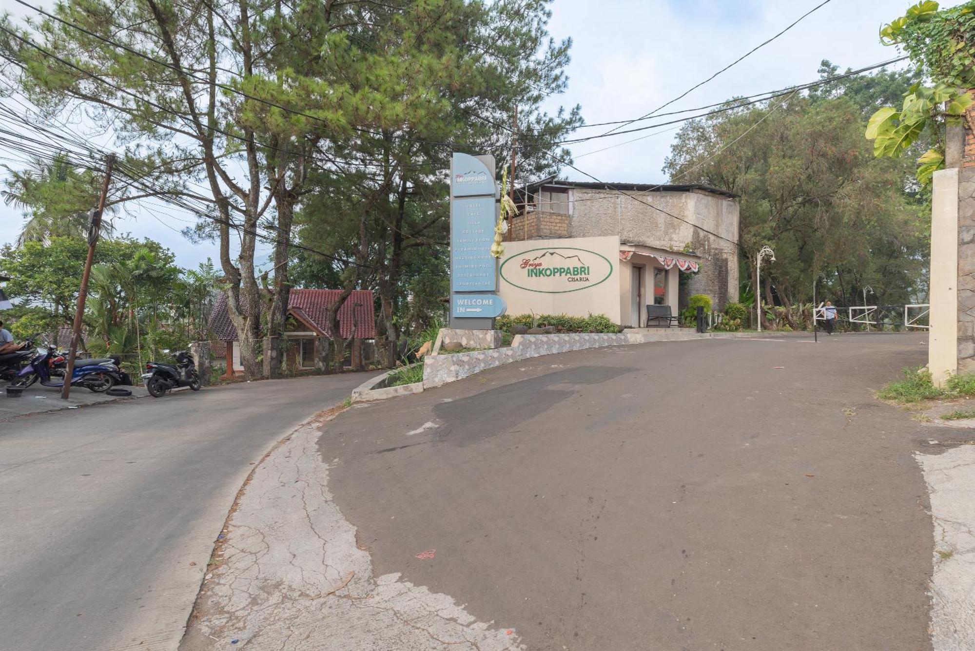 Urbanview Hotel Inkoppabri Cisarua Puncak ภายนอก รูปภาพ