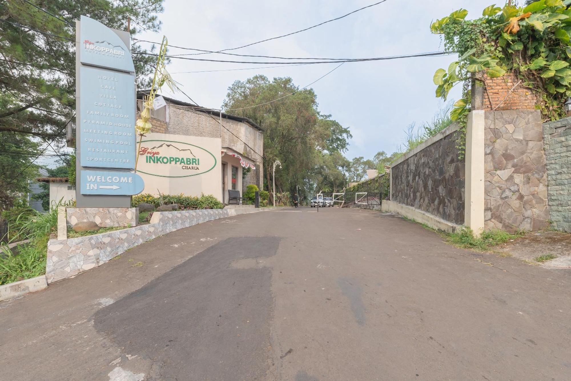 Urbanview Hotel Inkoppabri Cisarua Puncak ภายนอก รูปภาพ